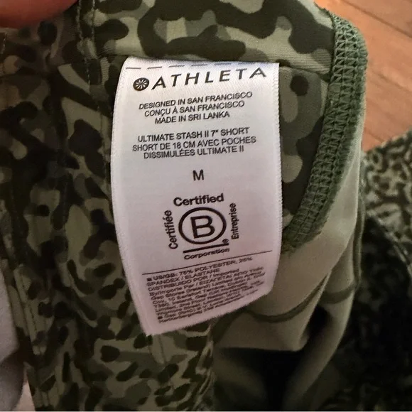 Athleta Ultimate Stash II 7” Short Green Camo Women's Biker Shorts - Picture 8 of 8
